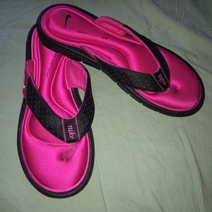 Nike Flip Flop Sandals Comfort Hot Pink & Black